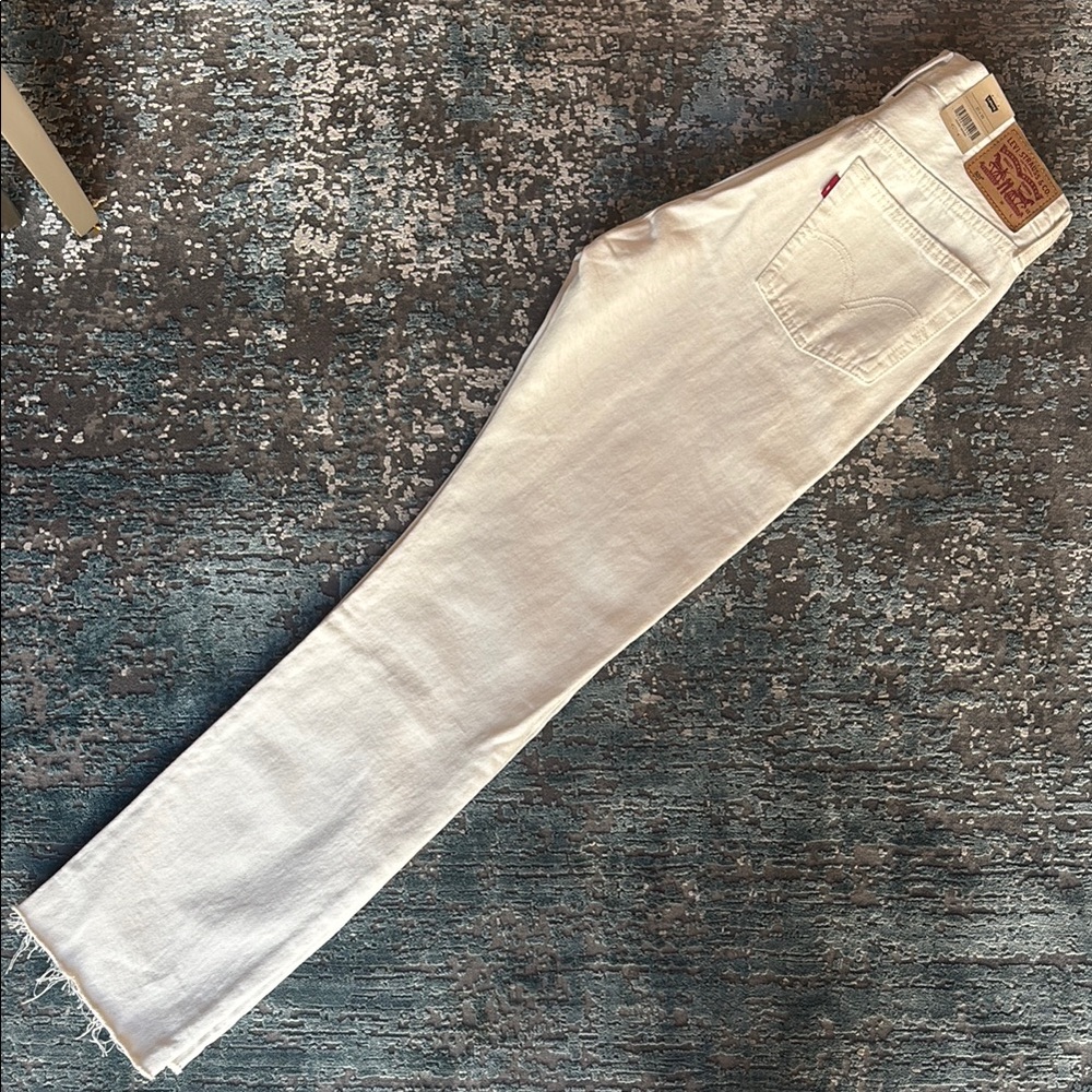 Levi's Straight Leg Jeans in Off-White/Cream